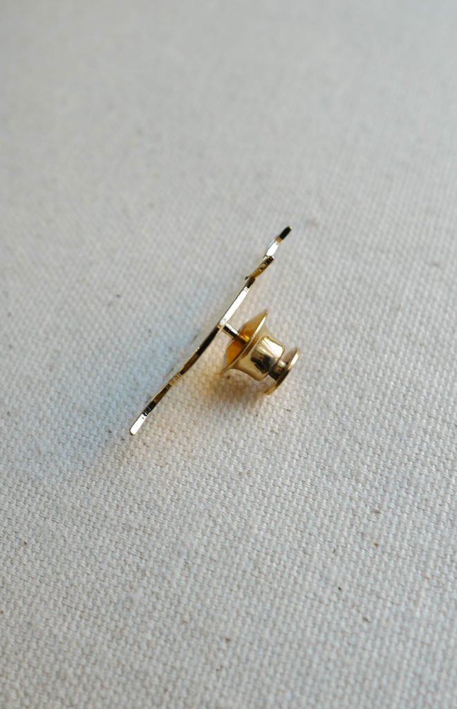 Etsy_pompe01 Attache à pompe sécurisée pins Les Naturalistes bijoux - Tricératops