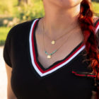 Collier poisson papillon finition or et jaspe verte porté avec un collier poisson ange finition or - Les Naturalistes bijoux