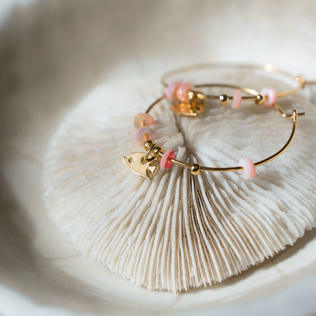 creole_Pap Créoles poisson papillon et pierres fines - finition or et corail rose - Les Naturalistes bijoux