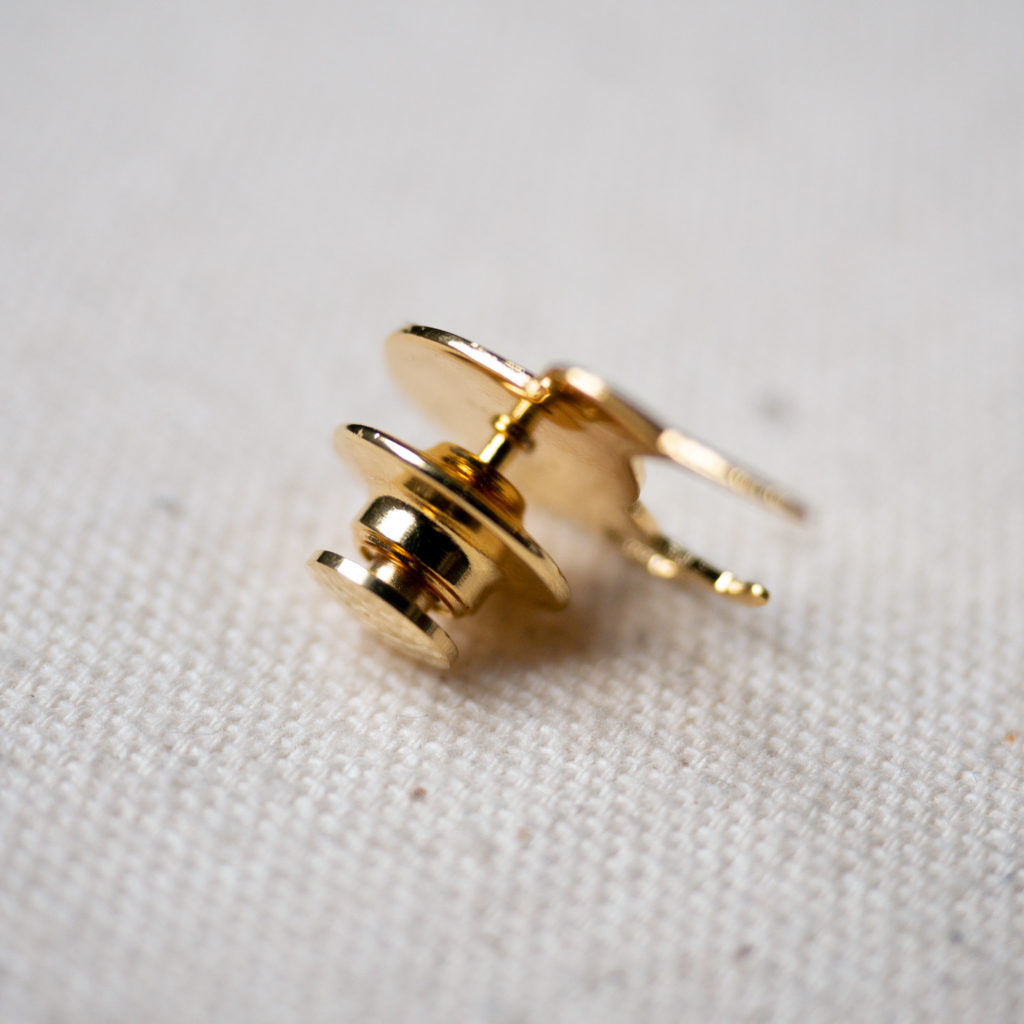 pompe19_vue1 Attache à pompe sécurisée pins kiwi Les Naturalistes bijoux