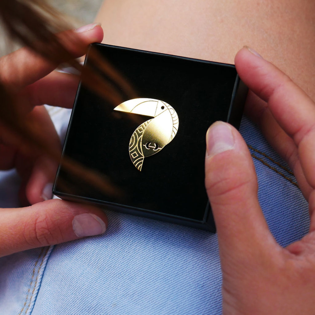 toucan_naomi1 Pins toucan finition or dans sa boîte - Les Naturalistes bijoux