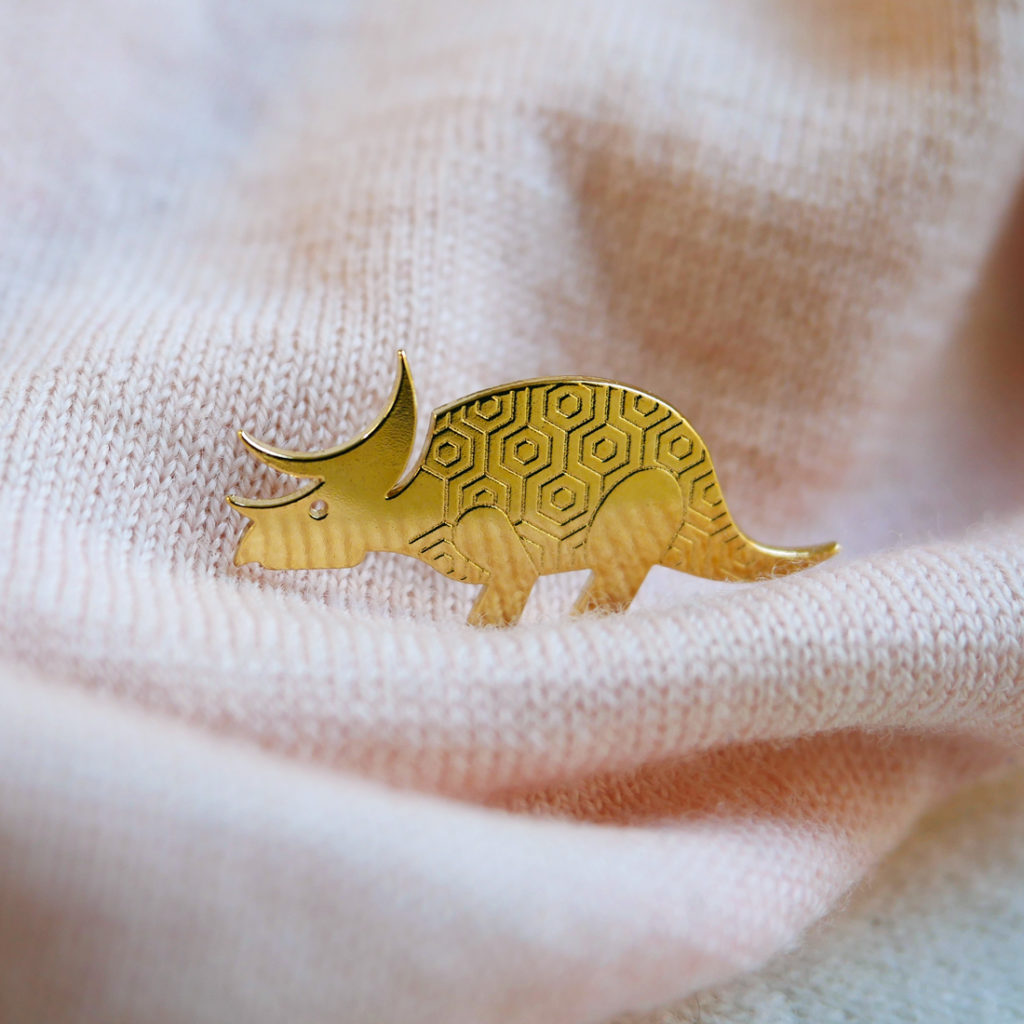triceratops_pins2 Pins tricératops finition or cocooning- Les Naturalistes bijoux