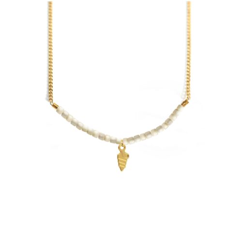 Collier nassarius et ligne de pierres fines coloris été
