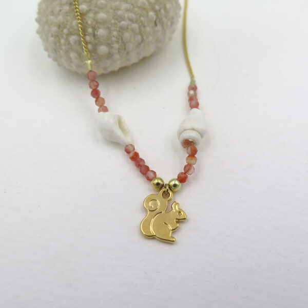 Collier agate rose et coquillage, pampille écureuil