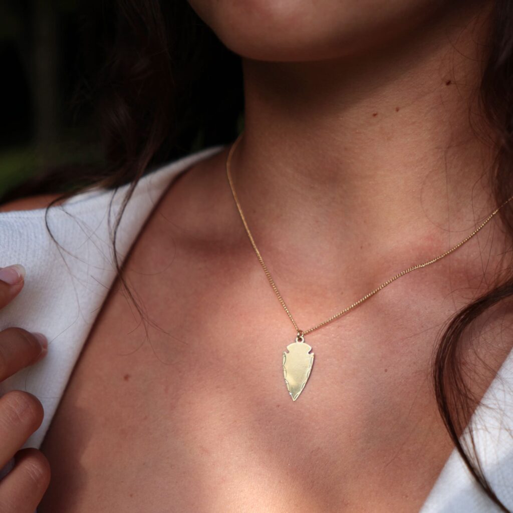 LesNaturalistes_Fleche_Porte02_2000x2000