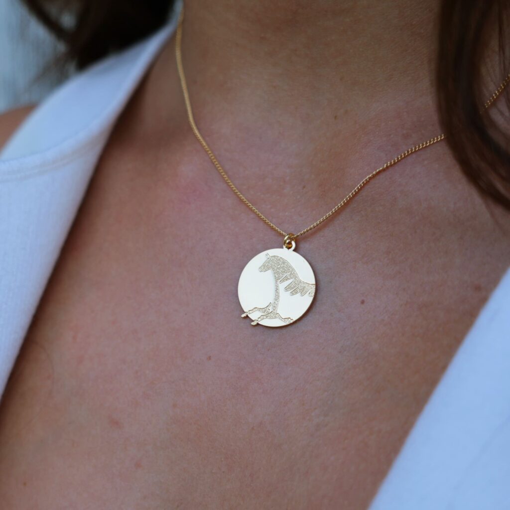 LesNaturalistes_Medaille_cheval_porte04_2000x2000