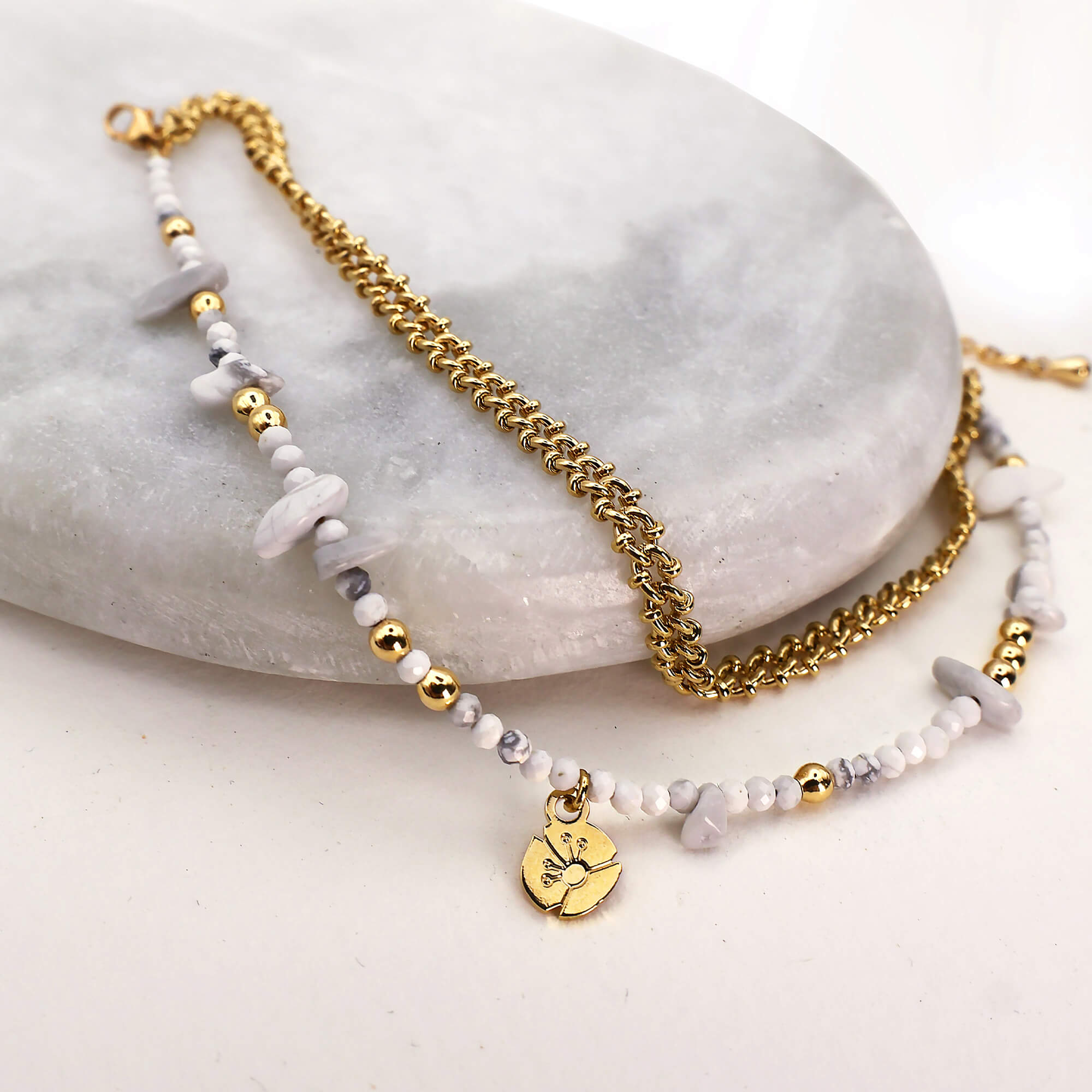 LesNaturalistes_BraceletDouble_FLECOQ_HOW_Or_Contexte01_2000x2000