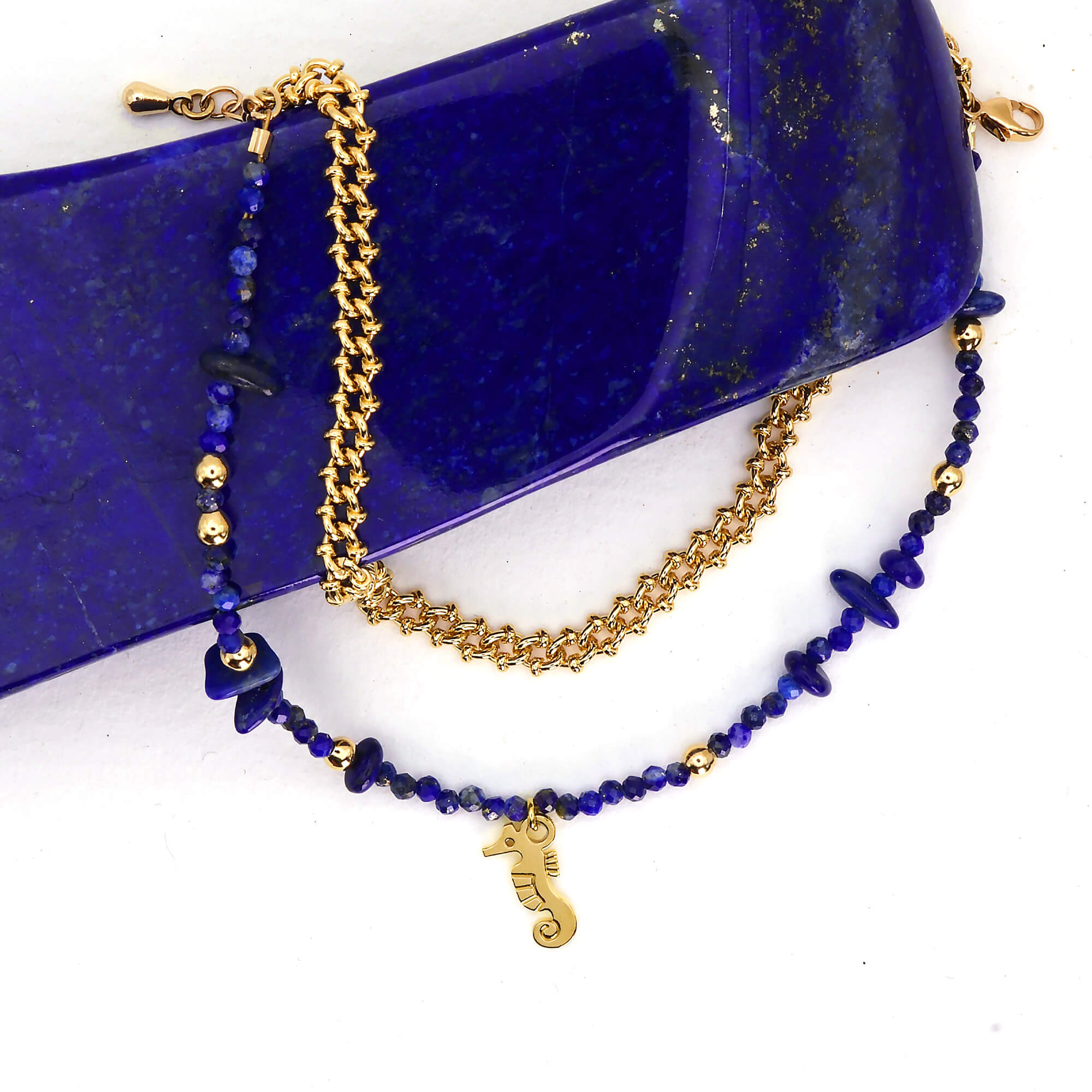 LesNaturalistes_BraceletDouble_HIP_LAP_Or_Contexte01_2000x2000