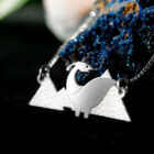 Collier dinosaure en laiton argenté — collection Dinosaure — nature morte 01, Les Naturalistes