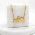 Collier dinosaure en laiton doré — collection Dinosaure — fond blanc 01, Les Naturalistes