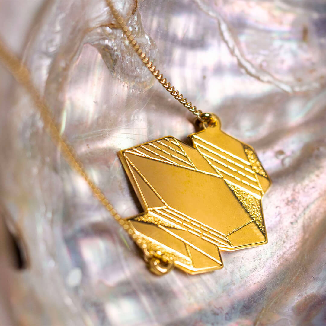Collier cristal en laiton doré — collection Jungles et forêts — nature morte 01, Les Naturalistes