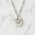 Collier nacre chauve-souris en laiton argenté — collection Jungles et forêt — fond blanc 01, Les Naturalistes
