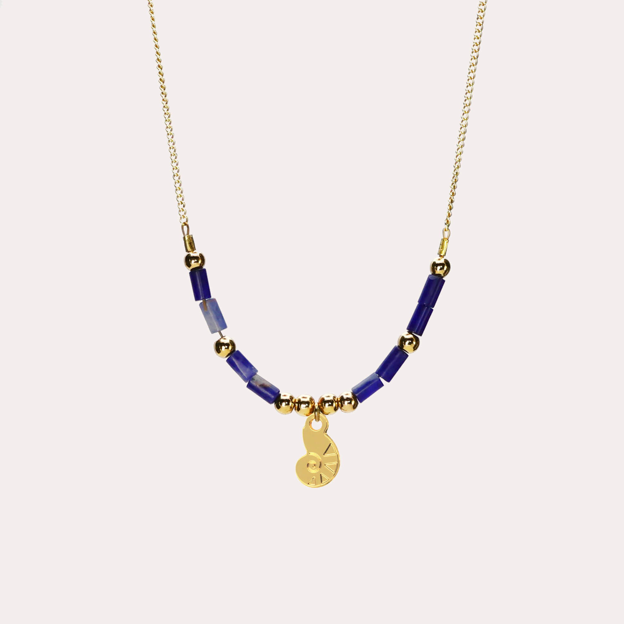 Collier horizon nautile et lapis lazulis en laiton doré — collection Mers et océans — fond blanc 04, Les Naturalistes