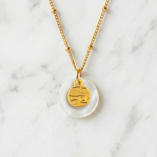 Collier nacre Jupiter en laiton doré — collection Cosmos — fond blanc 01, Les Naturalistes