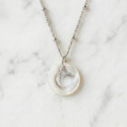Collier nacre lune en laiton argenté — collection Cosmos — fond blanc 01, Les Naturalistes