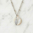 Collier nacre vénus préhistorique en laiton argenté — collection Préhistoire — fond blanc 01, Les Naturalistes