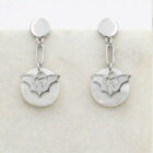 Boucles d'oreilles nacre chauve-souris en laiton argenté — collection Jungles et forêt — fond blanc 01, Les Naturalistes