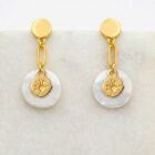 Boucles d'oreilles nacre fleur de coquelicot en laiton doré — collection Jungles et forêt — fond blanc 01, Les Naturalistes