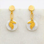 Boucles d'oreilles nacre toucan en laiton doré — collection Jungles et forêt — fond blanc 01, Les Naturalistes