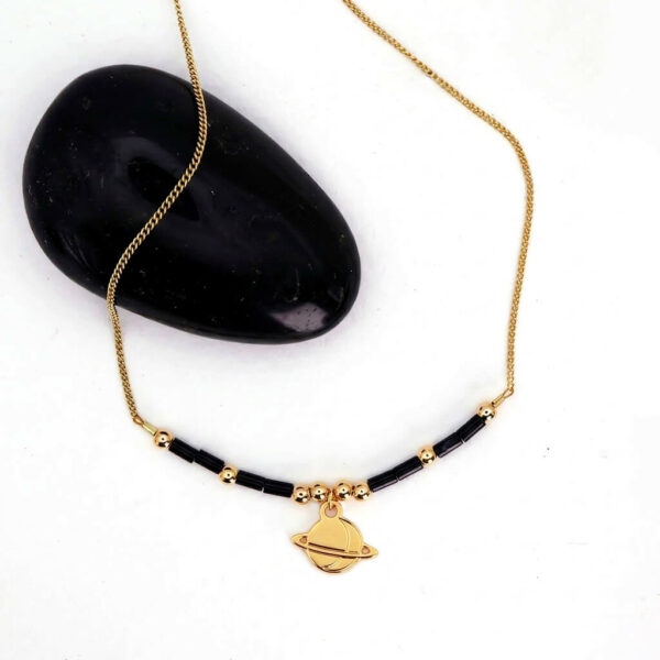 Collier horizon onyx et Saturne en laiton doré — collection à composer — fond blanc 01, Les Naturalistes